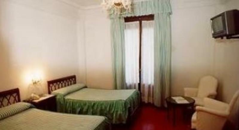 Hostal Amberes Madrid Esterno foto